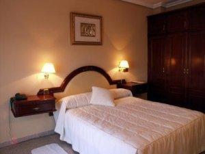 El Pilar Hotel La Carlota Bagian luar foto