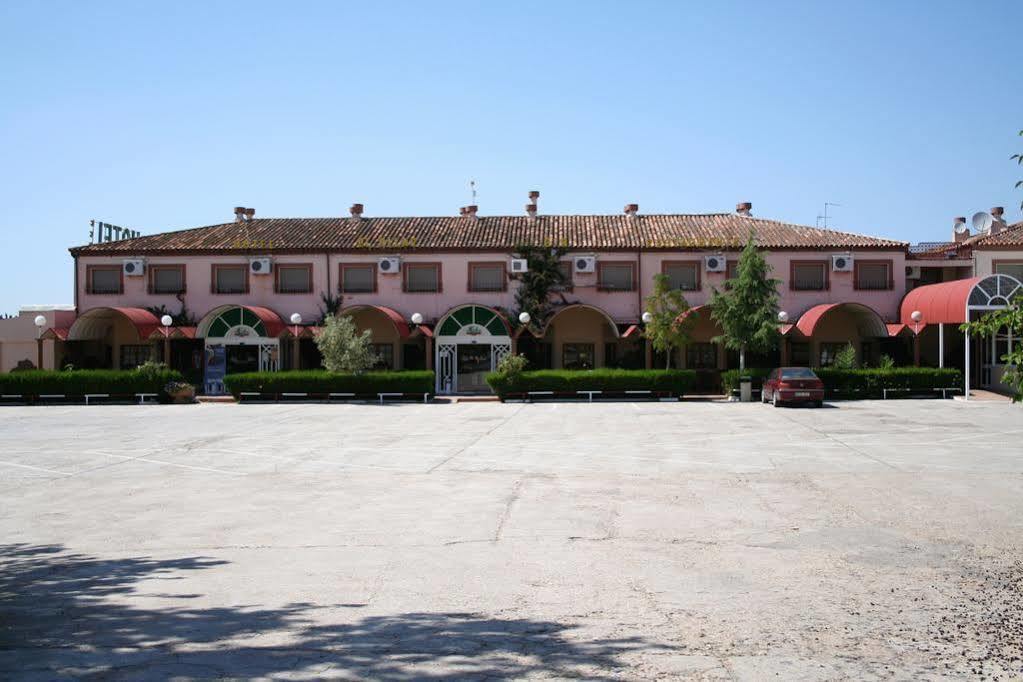 El Pilar Hotel La Carlota Bagian luar foto